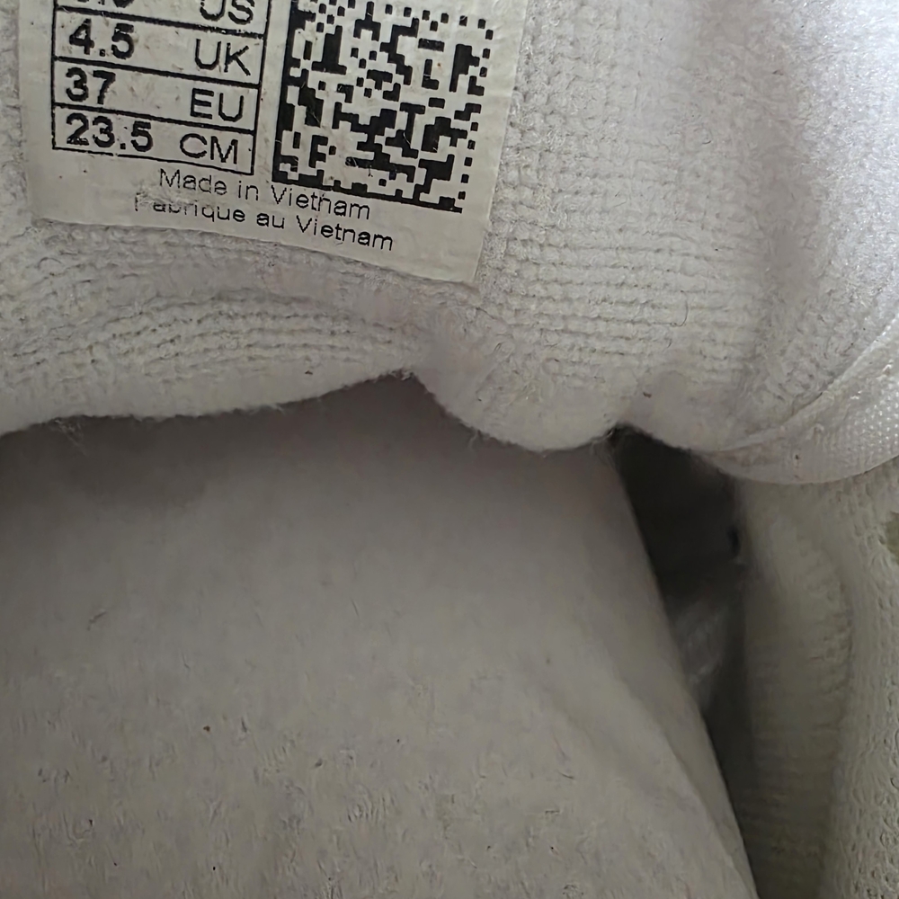 New Balance 311 V2 White Running Shoes W/irridecent logo BRAND NEW NWT UNWORN - Picture 10 of 10